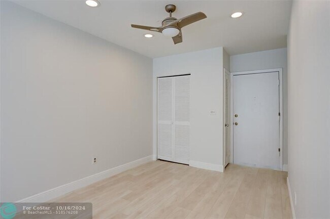 Building Photo - 2400 NE 33rd Ave