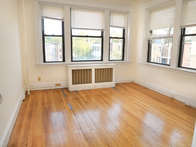 *Las imágenes son muestras representativas de la unidad anunciada. En algunos casos, las unidades reales que visita... - 217 Saint Paul St