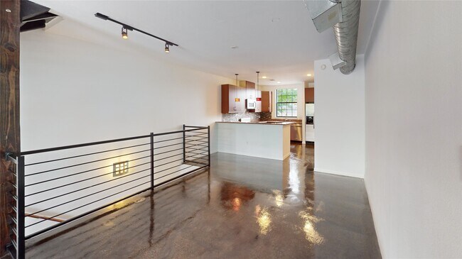 Building Photo - 310 S Jensen Dr
