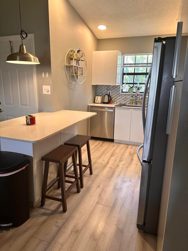 Foto del edificio - 2800 Palmwood Terrace