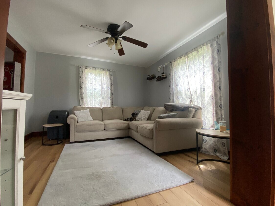 Living room - 856 N Johnson Rd