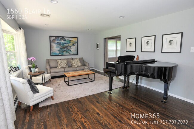 Building Photo - Beautiful 5 Bedroom 3 Bathroom Home in Map...