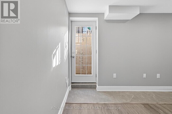 Building Photo - 533 Yates Dr