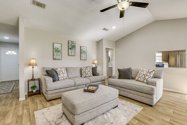 Foto del edificio - 8020 Botany Ln