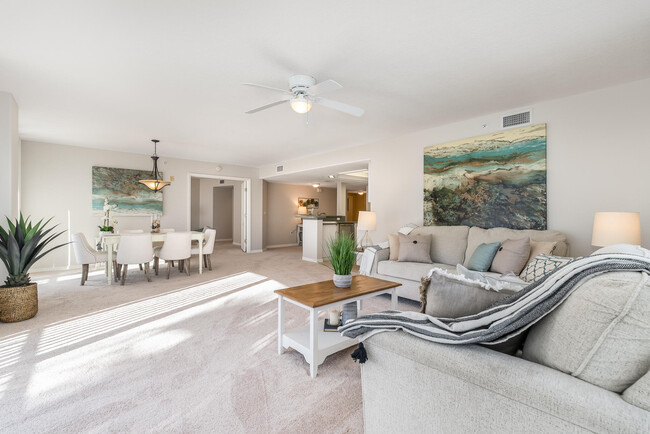Foto del edificio - 8922 Laguna Ln