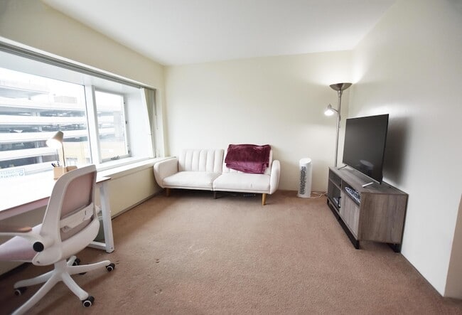 Building Photo - 555 E William St