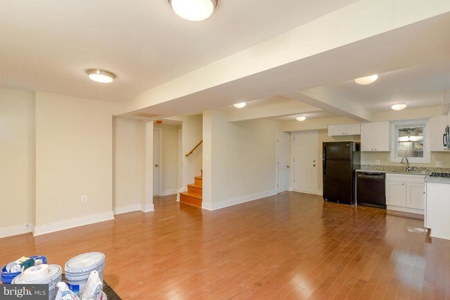 Building Photo - 400 70th Pl
