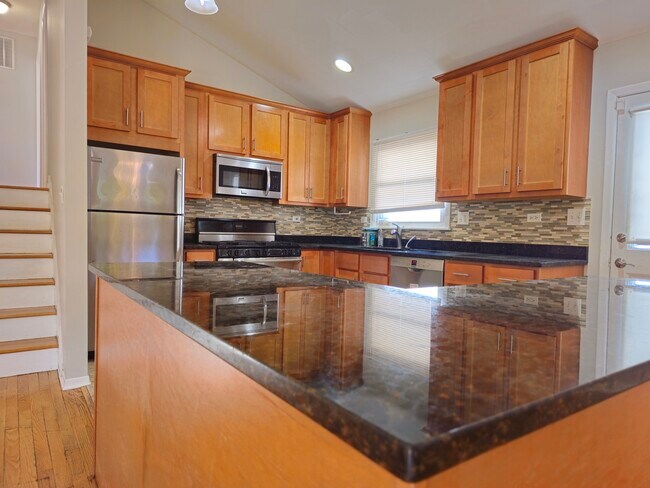 Foto del edificio - 9924 Crawford Ave