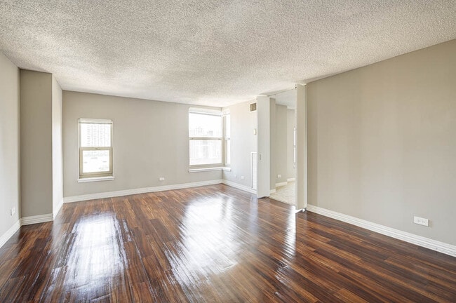 Building Photo - 118 W Chestnut St