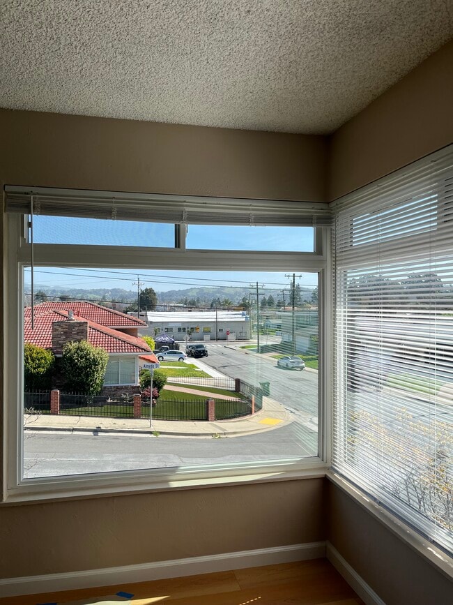 Building Photo - 20465 Almeda St