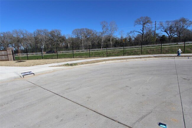 Building Photo - 27802 Western Crk Ct