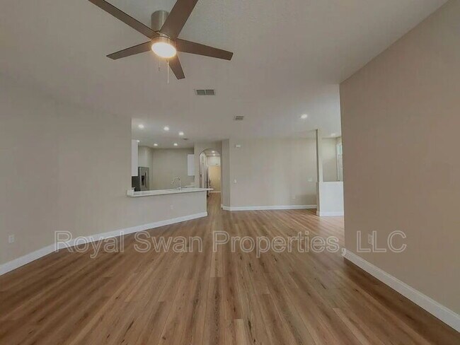 Foto del edificio - 611 Grasslands Village Cir