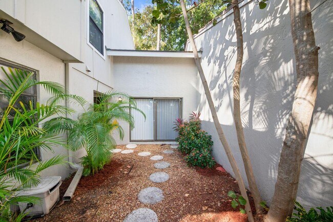 Building Photo - 669 Spinnaker Ct