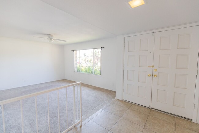 Foto del edificio - CUTE 3 BED/2 BATH SPLIT FLOOR PLAN ON HUGE...