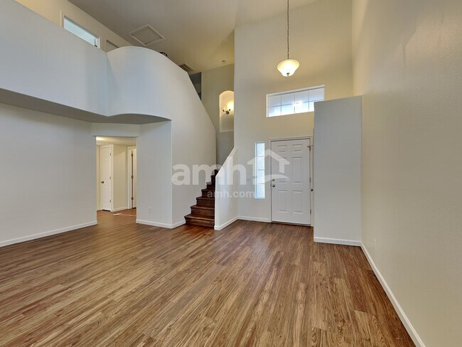 Building Photo - 1123 E Boston Ct