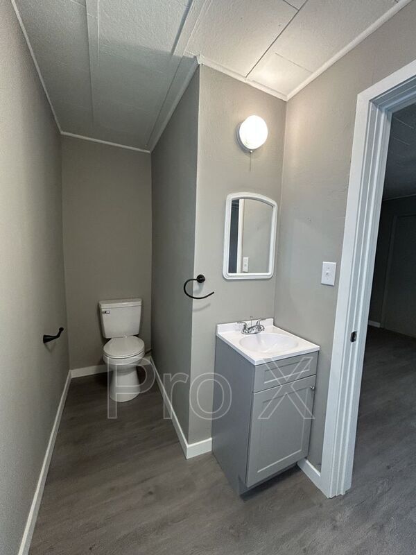 Foto del edificio - 2379 Locust Rd