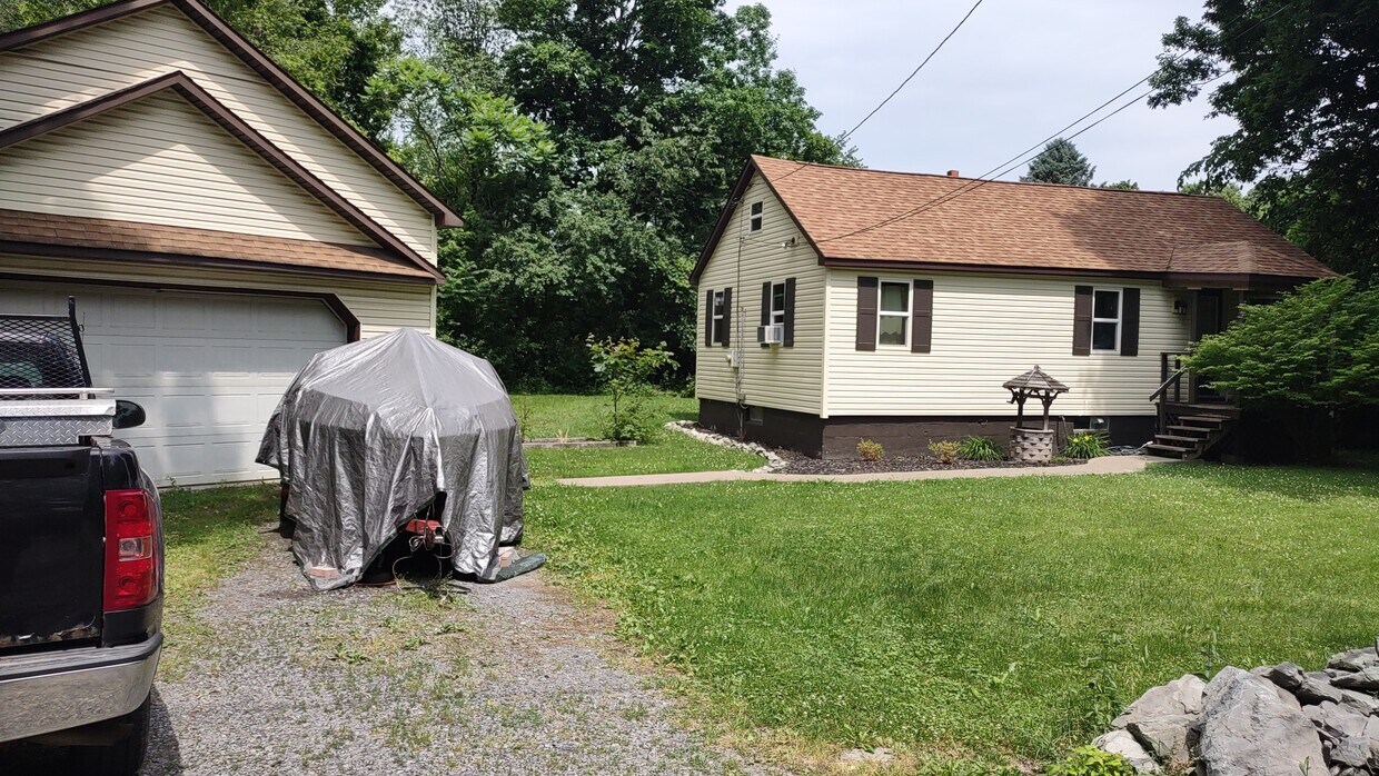 Foto principal - 5217 Corporal Welch Rd
