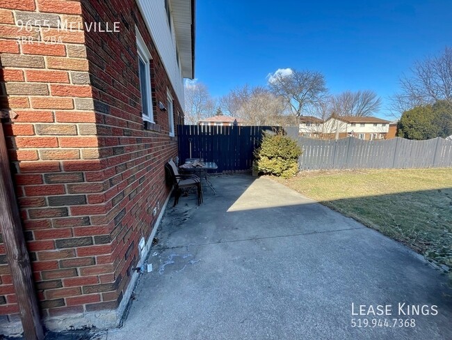 Building Photo - Spacious 3 Bedroom 2 Bathroom Townhouse in...