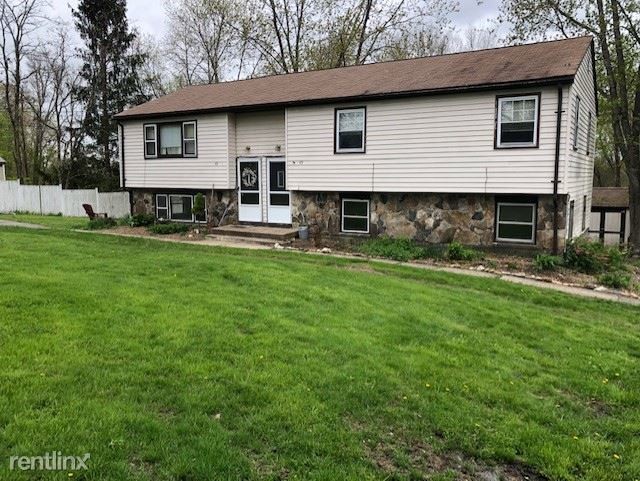 Primary Photo - 3 br, 2 bath Apartment - 45 Fitts Rd