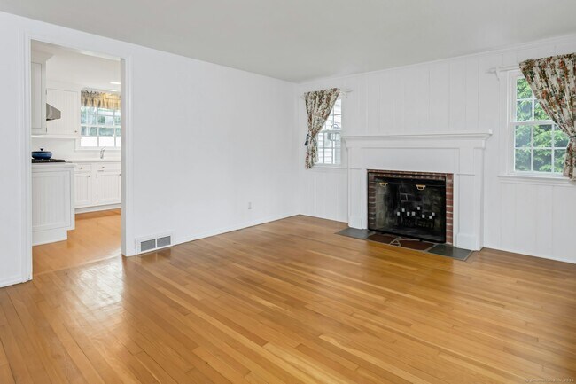 Foto del edificio - 54 Oak Grove Pl