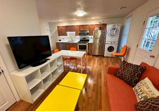 Foto del edificio - 130 W 8th St