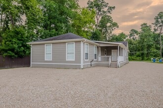 Building Photo - 21415 Russell Dr