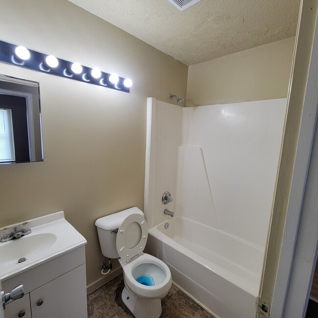 Building Photo - Brightwood 3BR/2BA House w/Attached Garage!