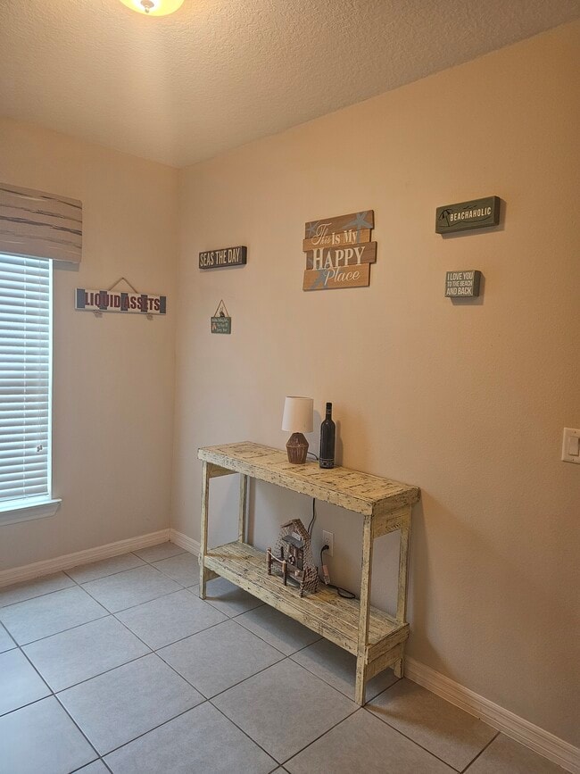 Building Photo - 157 Primrose Dr