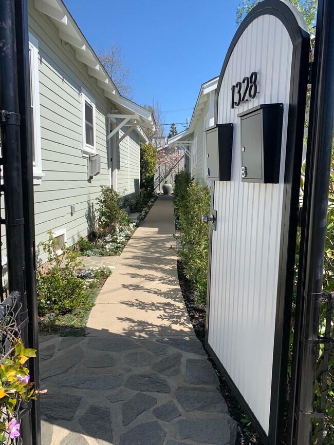 Pasarela interior - 1328 Electric Ave