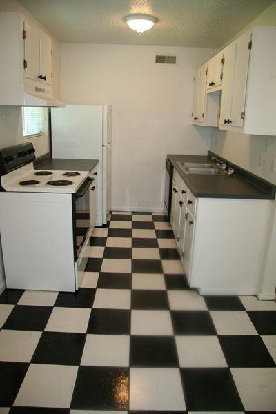 Building Photo - 2 br, 1 bath 4plex - 314 S Haswell Dr A