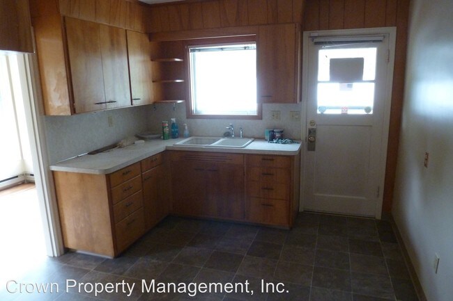 Building Photo - 2 br, 1 bath House - 2535 Laurel Ave NE