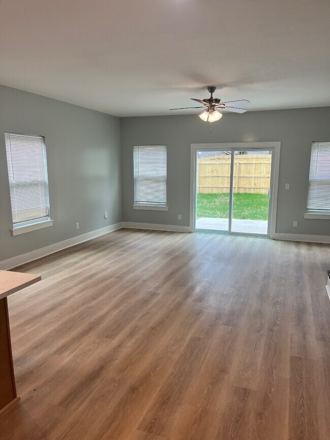 Foto del edificio - 1815 Newcastle St