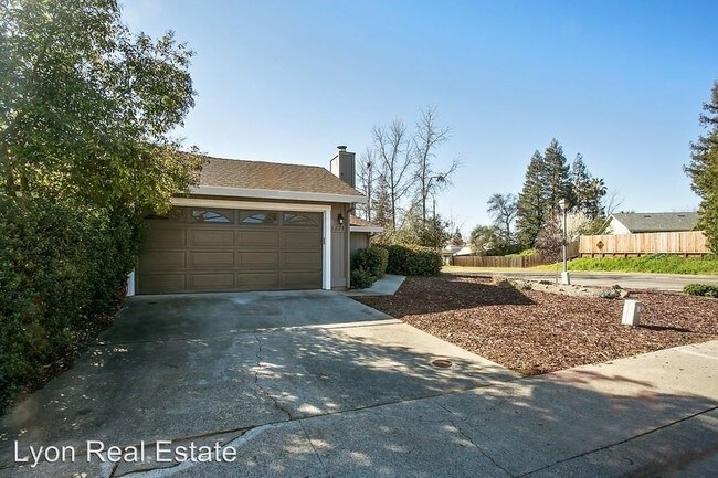 Building Photo - 5628 Mapleridge Ct