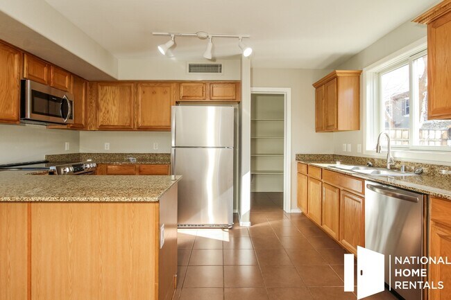 Building Photo - 17125 W Tara Ln