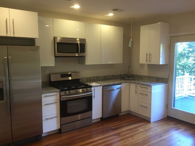 Building Photo - 1161 King Ave