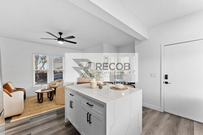 Foto del edificio - 832 Desty St