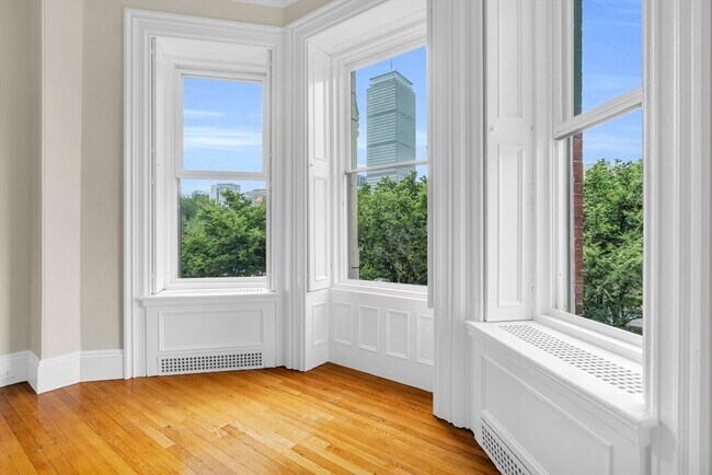 Foto del edificio - 321 Commonwealth Ave
