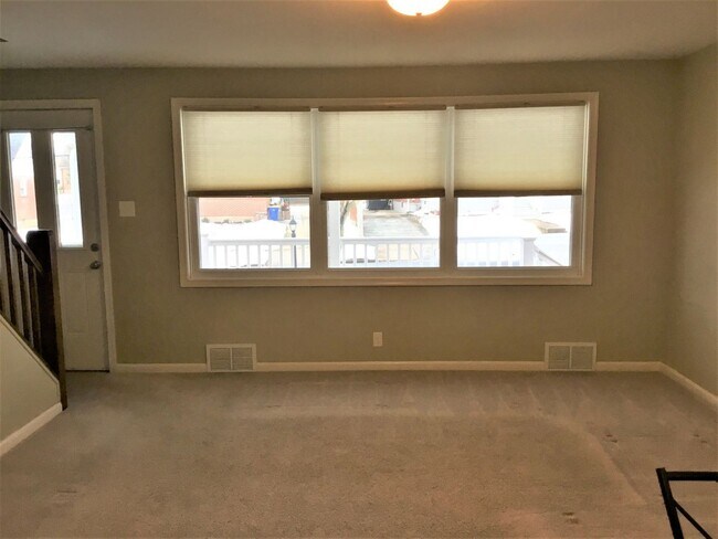 Foto del edificio - 4 br, 2 bath House - 214 E ROOSEVELT AVE