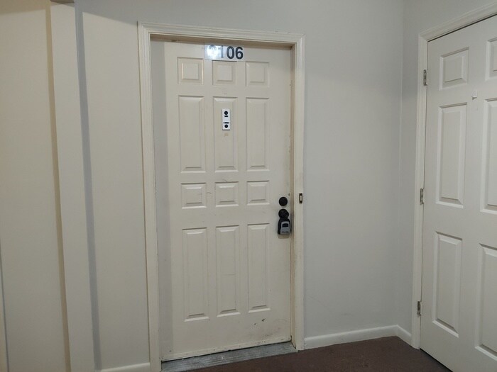 Foto principal - 2106 S Main St