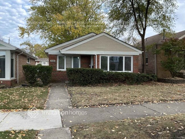 Building Photo - 10115 S California Ave