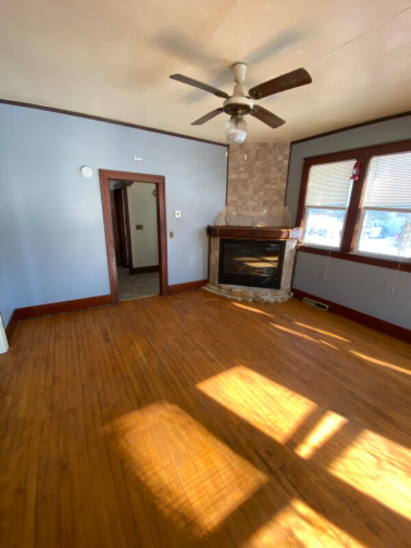 Primary Photo - 202 W Rock St