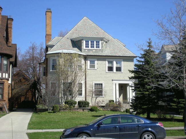 Building Photo - 620 W Ferry St