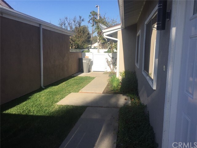 Building Photo - 24822 Oak Creek Ln