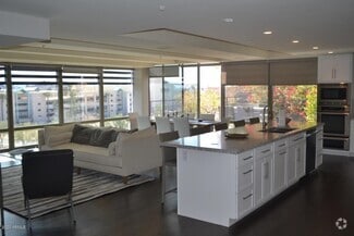 Building Photo - 7157 E Rancho Vista Dr