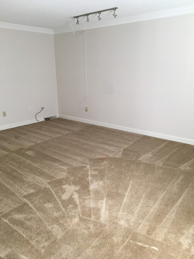 Building Photo - 4 Bedroom 2.5 Bath home in Taylors
