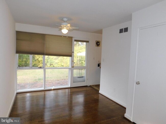 Building Photo - 6037 Grosvenor Ln