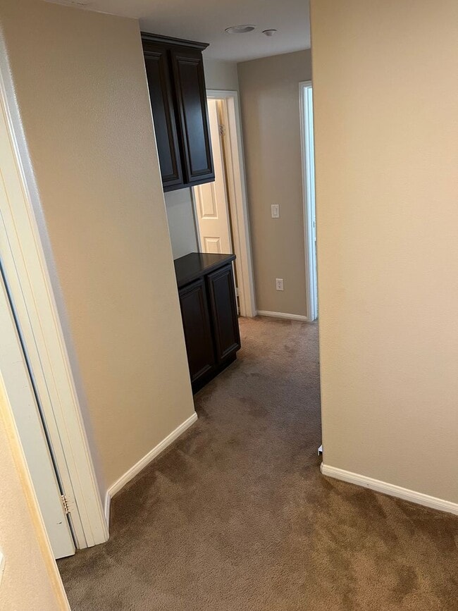 Building Photo - 3 Bedroom Townhouse in Gated South Temecul...