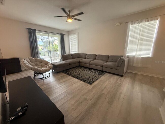 Foto del edificio - 1675 Royal Ridge Dr