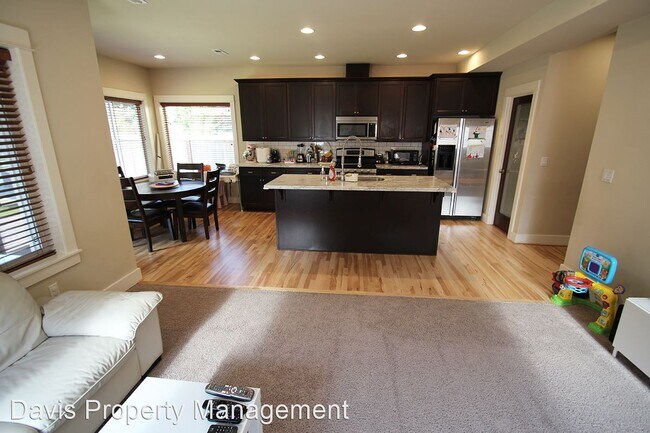 Foto del edificio - 4 br, 2.5 bath House - 9102 Sand Point Way NE