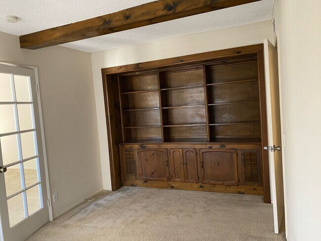 Building Photo - Great Phillips Ranch Home – 3+Office+2 - $3395 Rent - Ready for November Move In